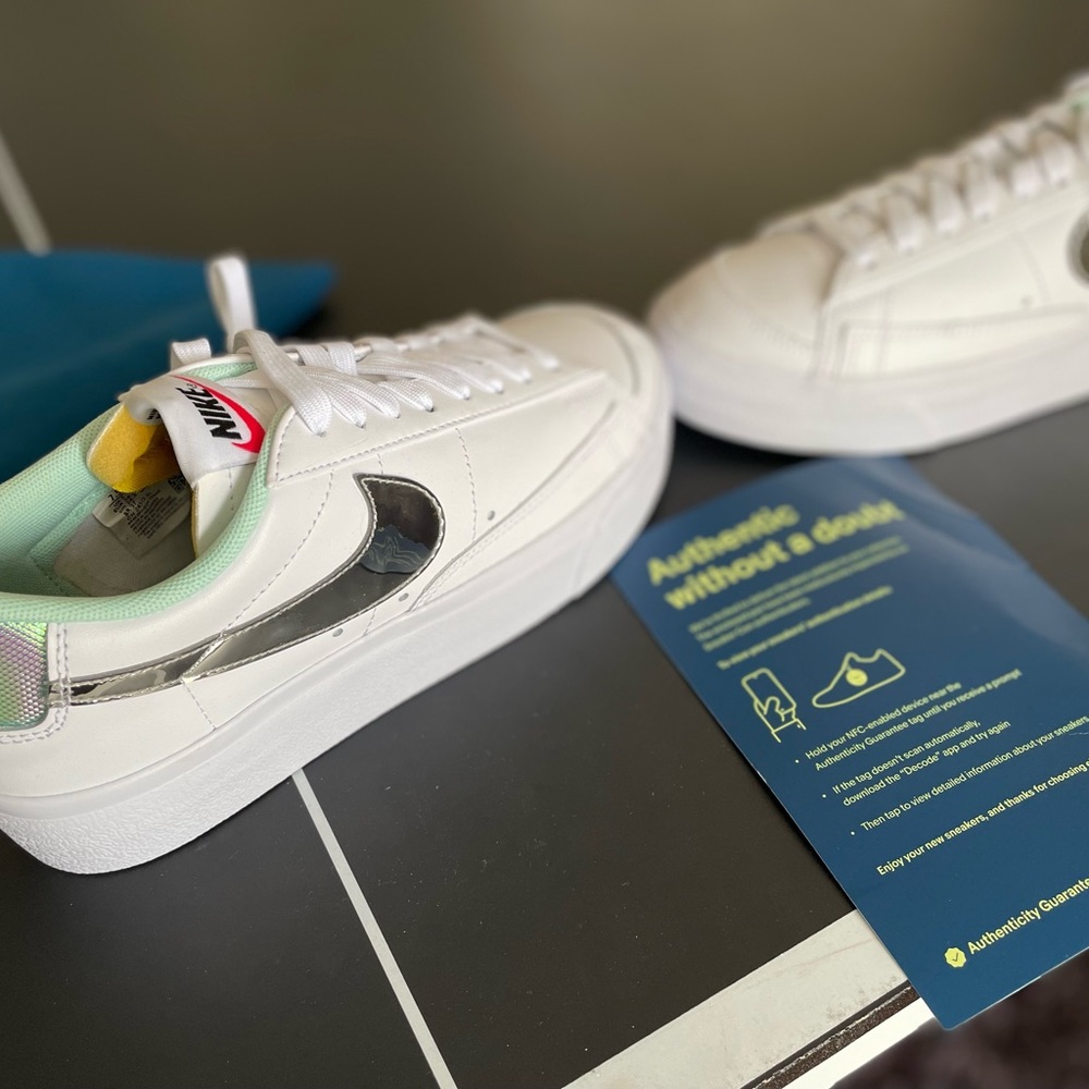 New Nike women’s Blazer low platform SZ 7.5